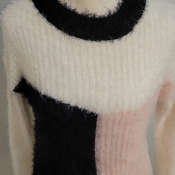 3/$30 Y2K Color Block Chenille Oversized Shaggy Eyelash Sweater - Picture 2 of 6